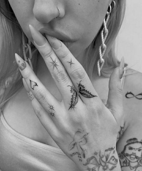 +500 Tattoo Designs | tattoo ideas | Amazing tattoo | Trendy tattoo designs. tattoos tattoo designs Tattoo ideas tattoo artist Tattoo inspiration Tattoo art Tattoo ink Tattoo cover up tattoo style Tattoo mano pin source: rastagyal420 Source by rastagyal420 Tattoo Main, Full Hand Tattoo, Hand And Finger Tattoos, Pretty Hand Tattoos, Hand Tattoos For Women, Stylist Tattoos, Small Hand Tattoos, Makijaż Smokey Eye, Classy Tattoos