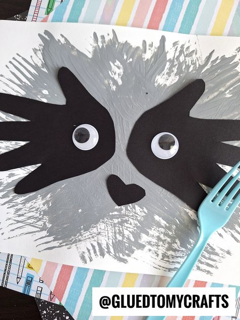 Fork Painted Raccoon Craft Idea For Kids Nocturnal Animals Craft Preschool, Nocturnal Crafts For Preschoolers, Woodland Creatures Preschool Theme, Woodland Creatures Crafts, Fall Animals Crafts For Toddlers, Forest Animals Art For Toddlers, Forest Animal Theme Preschool, Forest Crafts For Toddlers, Nocturnal Animals Crafts For Toddlers