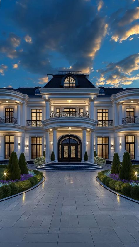 White Mansion, Mansion Aesthetic, Big Mansions, Mansion Exterior, Luxury Houses Mansions, Dream Mansion, Dream Life House, Fancy Houses, Expensive Houses