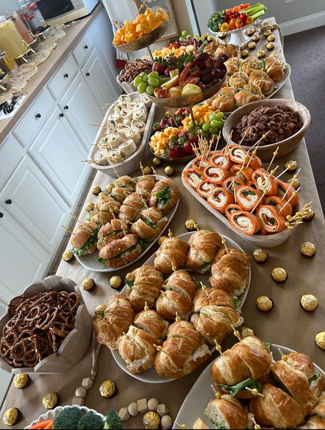 Finger Food Display Buffet Tables, Dinner Party Food Table Display, Lunch Birthday Ideas, Catering Your Own Party, Good Buffet Food, Canapes Table Display, Engagement Party Food Table Decor, Party Food Layout Display, Displaying Food For Party