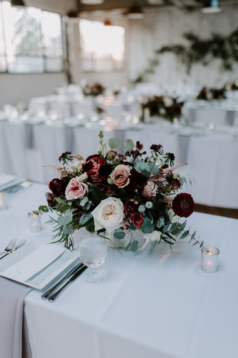 Burgundy Centerpieces, Winter Wedding Table, Winter Wedding Centerpieces, Winter Wedding Flowers, Unique Wedding Flowers, Wedding Floral Centerpieces, Fall Wedding Flowers, Flower Centerpieces Wedding, Wedding Flower Arrangements