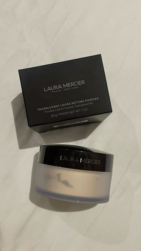 Setting Powder Laura Mercier, Makeup Powder Aesthetic, Face Powder Aesthetic, Laura Mercier Loose Powder, Laura Mercier Powder, Laura Mercier Translucent Powder, Makeup Shopping List, Flatlay Makeup, Laura Mercier Makeup