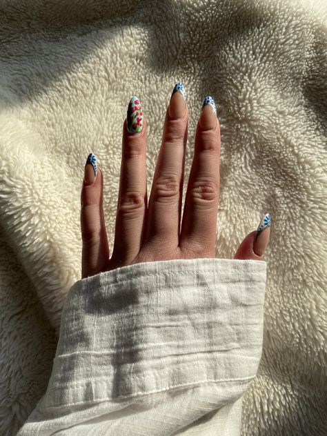 Mama Mia Themed Nails, Dancing Queen Nails, Mamma Mia Nails Aesthetic, Mamma Mia Inspired Nails, Mamma Mia Nails Ideas, Mamma Mia Makeup, Mama Mia Nails, Mamma Mia Dancing, Mamma Mia Dancing Queen