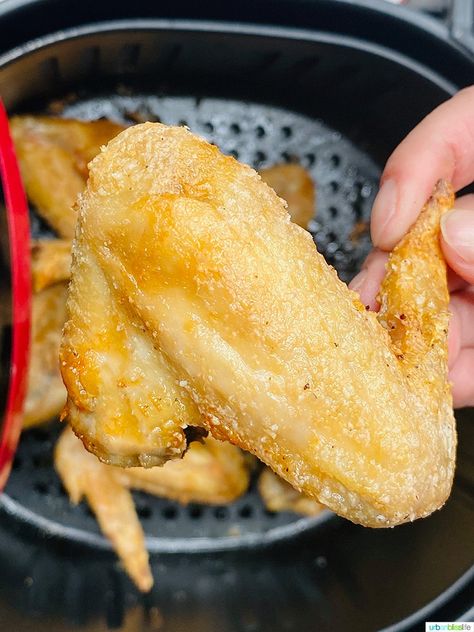 Best Crispy Chicken Wings, Side Dishes Air Fryer, Best Crispy Chicken, Air Fryer Chicken Wings Recipe, Crispy Air Fryer Chicken Wings, Chicken Wings Air Fryer, Air Fryer Side Dishes, Air Fryer Dinners, Crispy Air Fryer Chicken