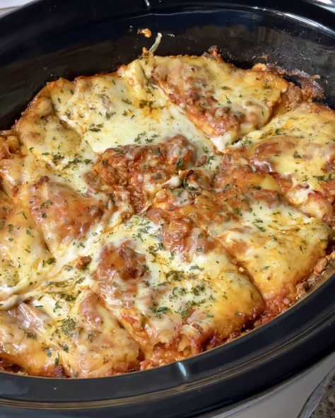 The Best Crockpot Lasagna Crockpot Lasagna With Cottage Cheese, Slow Cooker Lasagna Casserole, Slow Cooker Lasagna Recipes, Crockpot Lasagna With Ricotta, Lasagna Ideas, Crockpot Ravioli Lasagna, Lasagna Crockpot, Italian Casseroles, Crockpot Lasagna Recipe