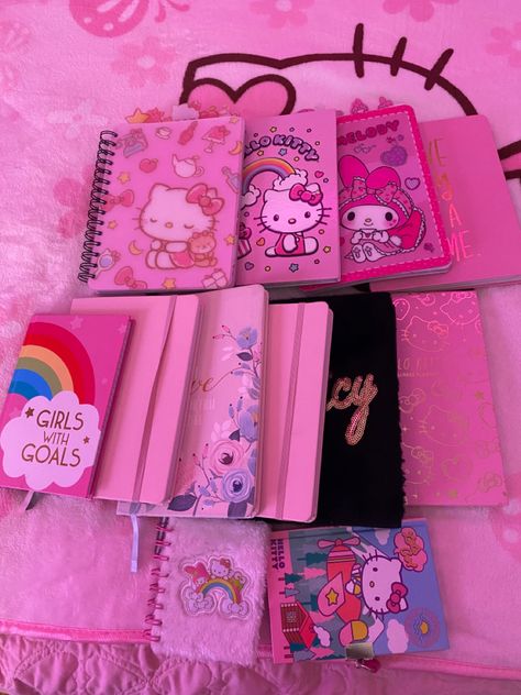 2000s Journal Aesthetic, Pink Diary Aesthetic, Hello Kitty Diary, Aesthetic Sanrio, Pink Diary, Sanrio Pink, Kitty Items, Pretty Pens, Messy Room