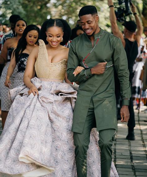 Dineo Moeketsi and Solo Langa In Beautiful Wedding Outfits – Clipkulture Zulu Traditional Wedding Dresses, Wedding Dresses South Africa, Shweshwe Wedding Dresses, South African Wedding Dress, Zulu Traditional Wedding, Zulu Wedding, African Inspired Wedding, Couples African Outfits, South African Traditional Dresses