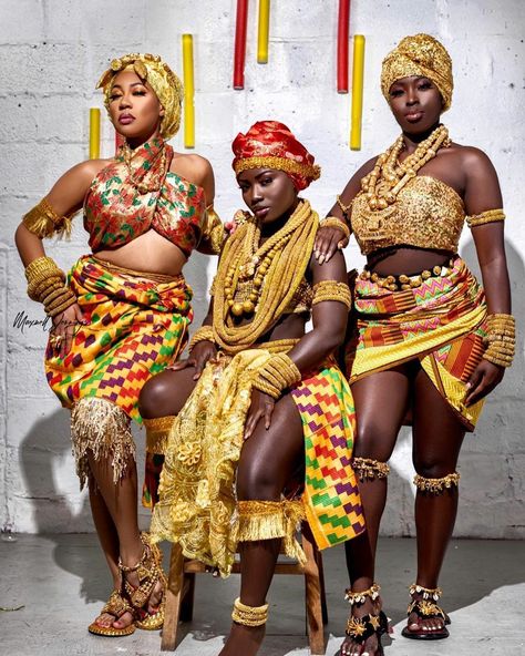 Ghana Independence Day, Ghana Independence, Ghana Culture, Costume Carnaval, Costume Africain, Kente Dress, Traditional African Clothing, Afrikaanse Kunst, Kente Cloth