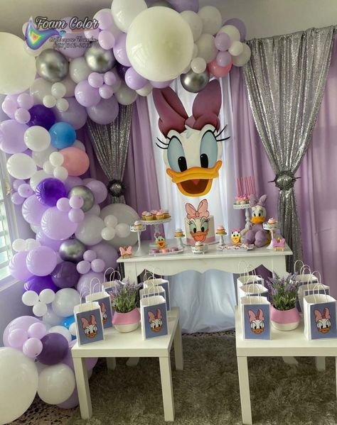 Daisy Duck Birthday Party Ideas, Daisy Duck Party, Minnie Mouse Birthday Decorations, Baby Daisy, Baby Shower Duck, Daisy Party, Minnie Birthday Party, Duck Birthday