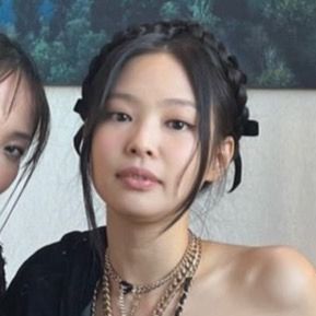 Jenny Kim, Dancer Lifestyle, Beauty Boost, Jennie Icon, Power Of Makeup, Bow Hairstyle, Ribbon Hairstyle, Hair Stylist Life, Lq Icons