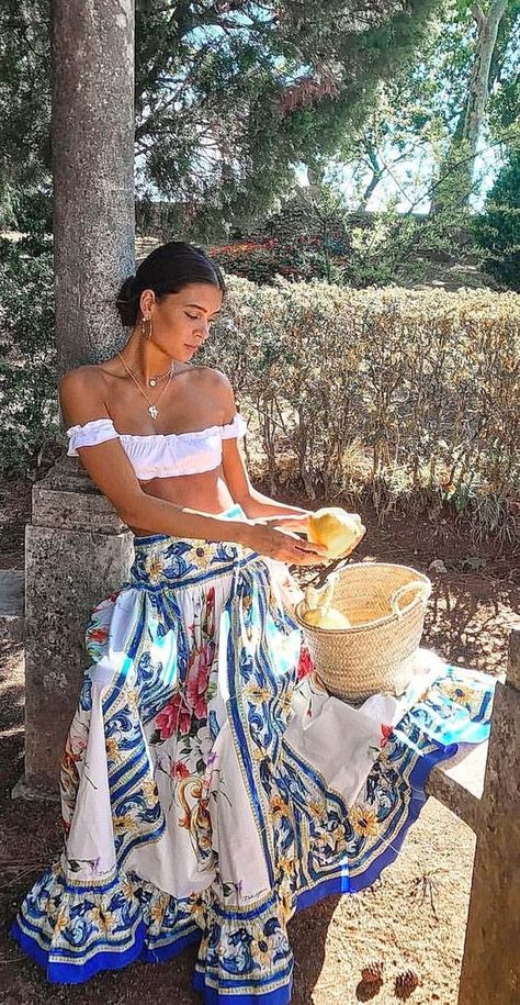 Boho Wear, Elsa Pataky, Hippie Style Clothing, Latina Fashion, Black Tie Dress, 90s Fashion Outfits, Feminine Outfit, Mediterranean Style, The Festival