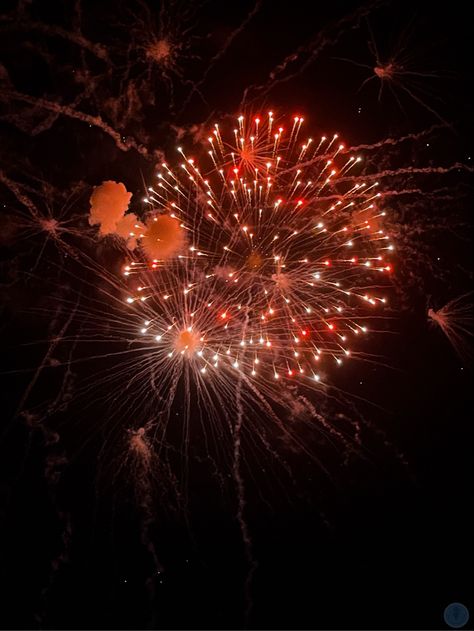 Red Aesthetic Photography, Sky App, Firework Painting, Fireworks Wallpaper, Outer Space Wallpaper, Colorful Fireworks, Fireworks Pictures, Cloudy Nights, The Thirteen