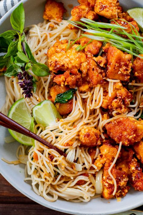 Chili Crunch Tofu & Spinach Rice Noodles - This Savory Vegan Vegetarian Asian Noodle Recipes, Recipes With Tofu, Vegetarian Bowl, Rice Noodle Bowl, Rice Noodles Recipe, Vegetarian Rice Recipes, Chili Crunch, Veggie Rice, Asian Vegetarian Recipes