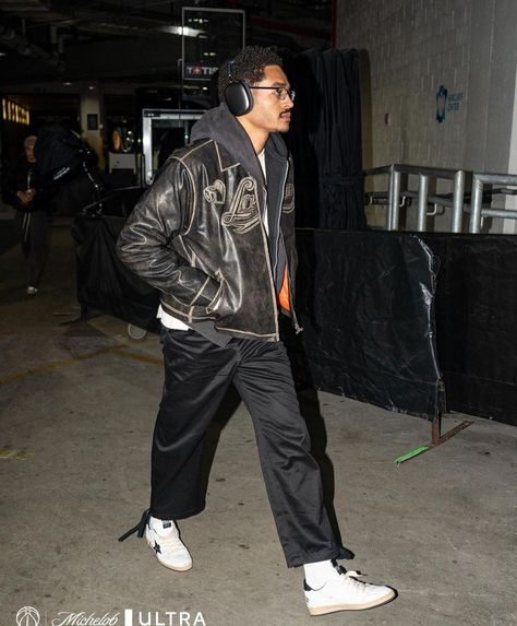 Jordan Poole Outfit, 90s Rnb Fashion, Athlete Fits, Jordan 3 Outfit, 2000’s Outfit, Jordans Outfits, Jordan Poole, 2000s Era, Mens Inspiration