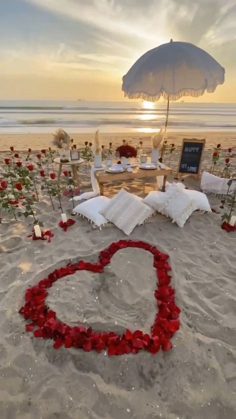 Simple Proposal Ideas, Proposal Ideas At Home, Proposal Ideas Simple, Sun Dawn, Picnic Theme, Wedding Planning Decor, Romantic Proposal, Beach Themed Party, Cute Couple Gifts