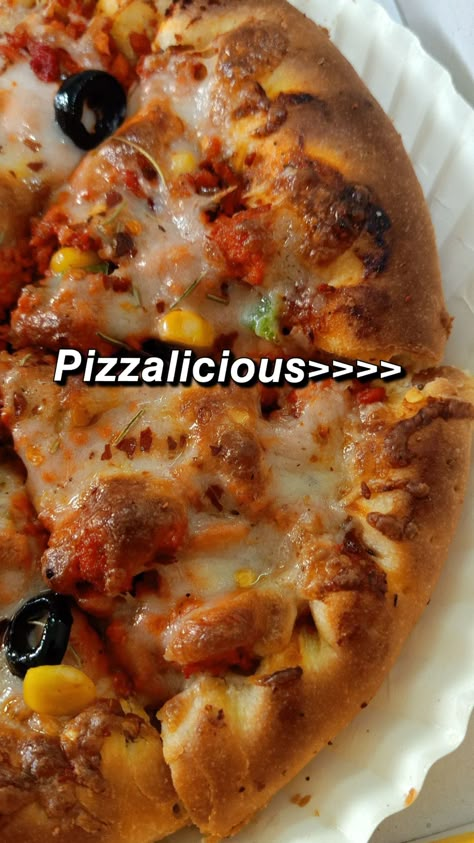 Caption For Pizza Picture, Random Snap Ideas, Pizza Snap Story, Pizza Snap, Foodie Pics, Eating Food Funny, Food Captions, Snap Ideas, Foodie Instagram