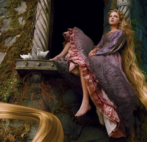 If It's Hip, It's Here: The Five New Celebrity Disney Dream Portraits by Annie Leibovitz - And A Look Behind The Scenes. #TaylorSwift Annie Leibovitz Photos, Real Life Disney Characters, Real Life Rapunzel, Annie Leibovitz Photography, Rapunzel Disney, Photo Star, Images Disney, Disney Rapunzel, Annie Leibovitz