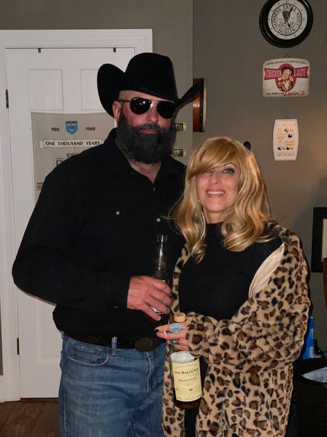 Bald Man Halloween Costume Ideas, Couple Costume Bald Guy, Halloween Costumes Couples Bald Man, Bearded Halloween Costumes Couples, Couples Costumes For Men With Beards, Rip Halloween Costume, Halloween Costumes For Men With Beards, Beth Dutton And Rip Costumes, Costumes With Beards