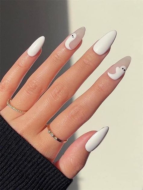 Halloweenský Makeup, Cute Halloween Nails, Casual Nails, Her Nails, White Nail Polish, White Nail, Halloween Nail Designs, Oval Nails, Halloween Nail Art