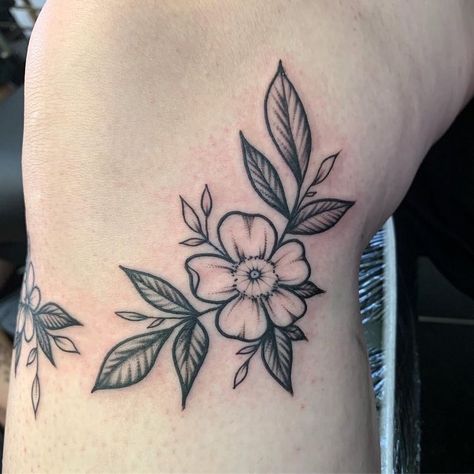 Womens Around The Knee Tattoo, Under Knee Floral Tattoo, Above The Knee Flower Tattoo, Outer Knee Tattoo, Flower Knee Tattoos Women, Around Knee Tattoos Women, Knee Framing Tattoo, Around The Knee Tattoos Women, Front Ankle Tattoo