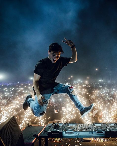 Martin Garrix 🎧 Rave Photography, Tomorrowland Festival, Dj Techno, High On Life, Electronic Music Festival, Raver Girl, Dj Art, Progressive House, Martin Garrix