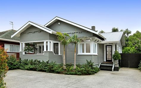 New Zealand House Design, Cape Cod Cottage Exterior, New Zealand Villa, Wooden Bungalow, Brown Brick Exterior, Housing Styles, New Zealand House, Nz House, New Zealand Architecture