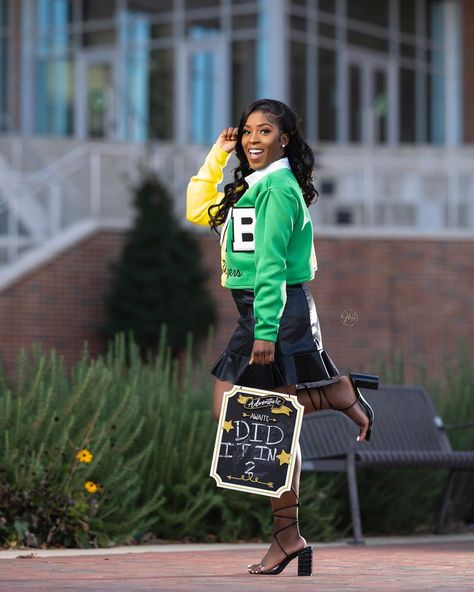 Uab Graduation, Graduation Session, Graduation Picture, Graduation Picture Poses, Graduation Photoshoot, Hair Weaves, Grad Pics, Melanin Poppin, Graduation Outfit