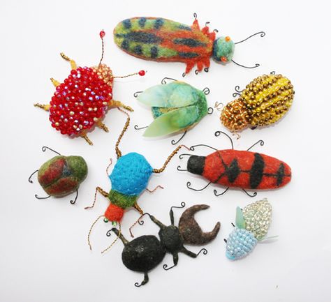 felted bugs.  Love these.  My sisters and I all love bug things. Bug Party, Bug Art, Needle Felting Projects, Wool Projects, Insect Art, Bugs And Insects, Needle Felted Animals, Halloween Projects, Wet Felting