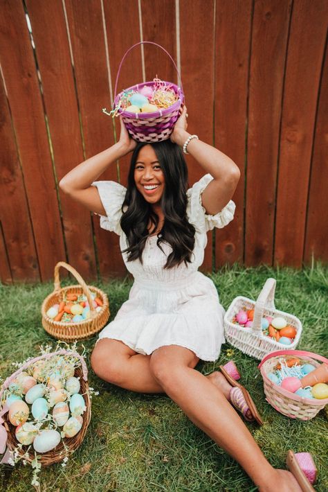 Easter Photoshoot Women, Easter Egg Hunt Photoshoot, Easter Themed Photoshoot, Easter Picture Ideas Instagram, Easter Egg Photoshoot, Easter Egg Hunt Aesthetic, Easter Photoshoot Ideas Women, Easter Instagram Pictures, Easter Pictures Ideas