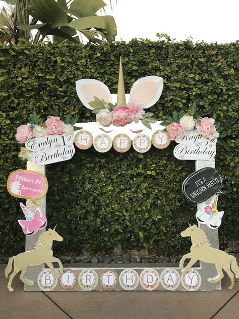 Evelyn & Kayli unicorn garden birthday party picture frame. Unicorn Garden Party, Picture Frames For Parties, Diy Unicorn Birthday Party, Unicorn Bday Party, Unicorn Garden, Unicorn Birthday Party Decorations, Unicorn Party Ideas, Unicorn Themed Birthday Party, Diy Unicorn