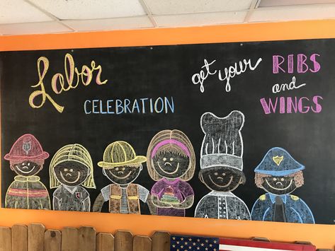 Black Board Decoration, Black Board Decoration Ideas School, Blackboard Decoration, Class Board Decoration, School Chalkboard Art, Blackboard Art, School Art Activities, School Board Decoration, Green Board