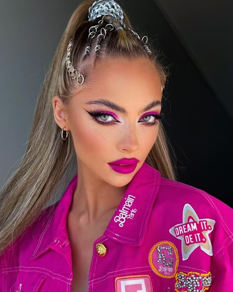 Barbie Make Up Aesthetic, Barbie Aesthetic Makeup Look, Y2k Barbie Makeup, Retro Barbie Makeup, 2000s Makeup Looks Pink, Brunette Hair Cuts, Pink Eyeshadow Look, Neon Makeup, Barbie Makeup