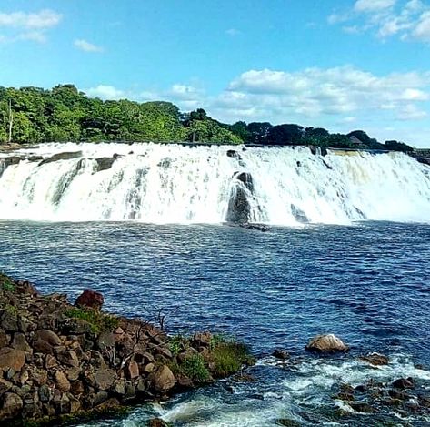 Parque La Llovizna - Puerto Ordaz, se puede apreciar la confluencia entre el Río Orinoco y el Río Caroní - Venezuela 🇻🇪 ♥️ Niagara Falls, South America, Natural Landmarks, Collage, Travel, Pins, Nature