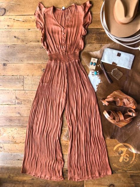 Southwestern Outfits, Pleated Pant, Western Style Outfits, Estilo Country, Western Outfits Women, Western Chic, Sioux Falls, Jumpsuit With Sleeves, Sioux