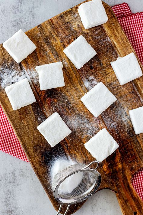 If you’re trying to cut carbs and sugar from your diet but still want to indulge in delicious treats, then look no further than making homemade keto marshmallows. These low-carb snacks are the perfect way to satisfy a sweet craving while staying on track with low-carb eating habits. A combination of gelatin, allulose, monk fruit, and vanilla will give these marshmallows an enticing sweetness while staying sugar free. Sugar Free Marshmallow Recipe, Keto Marshmallows, Sugar Free Marshmallows, Cut Carbs, Coffee Beverages, Beef Gelatin, Unflavored Gelatin, Monk Fruit, Carb Snacks