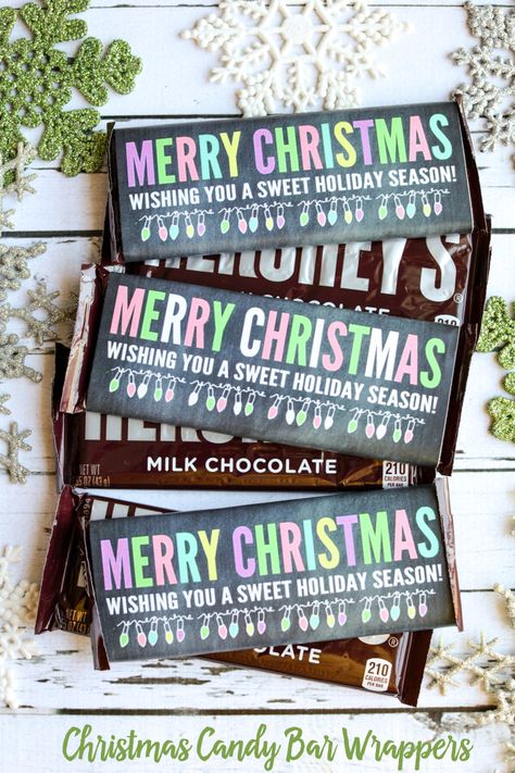 FREE Christmas Candy Bar Wrappers - perfect for a sweet treat to give this holiday season. Secert Santa, Christmas Candy Bar Wrappers, Christmas Wrapper, Chocolate San Valentin, Christmas Candy Bar, Diy Christmas Candy, Xmas Candy, Prayer Partner, Christmas Candy Gifts