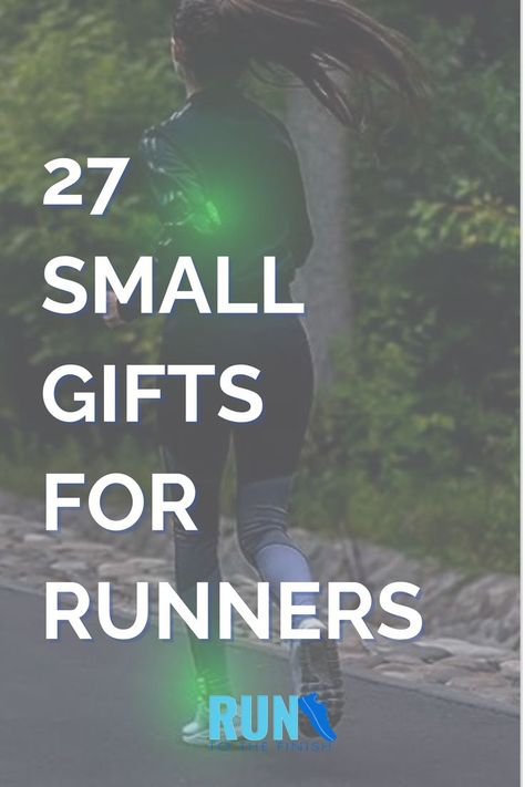 We made this list of great small gifts for runners that don’t require you to know a shoe size, shirt size or any of our other weird runner preferences. Best Gifts For Runners, Runner Gift Basket, Marathon Gift Ideas, Runner Essentials, Runner Gift Ideas, Gifts For Marathon Runners, Gift For Runners, Marathon Gift, Track Runners