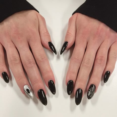 Nail Inspo Spider Web, Black Spider Nails, Spider Web Black Nails, Black Nails With Silver Spider Web, Short Nail Designs Spider, Black Nails Spider, Spider Nail Designs, Black Nail Designs Spider Web, Nail Art Spider