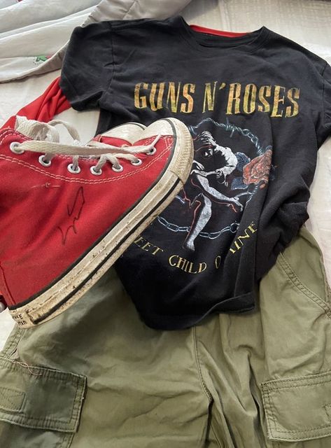 Converse Inspo Outfit, Bastardcore Outfits, Red Converse Outfit, Grunge Fits, Geeky Clothes, Red Converse, Downtown Outfits, Outfits With Converse, Fire Fits