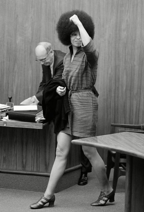 Angela Davis waves to someone in the audience as she arrives the room in San Rafael, Calif. for another pre-trial hearing. At left is chief attorney, Howard Moore Jr of Atlanta. holding the door Miss Davis is Capt. Harvey Teague of the Marin County Sherriffs Department Angela Davis, San Rafael, USA Black Panthers Movement, Girls Volleyball, Unapologetically Black, Angela Davis, Black Panther Party, By Any Means Necessary, Black Knowledge, Vintage Black Glamour, Love Math