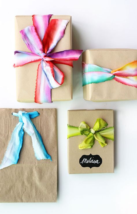 DIY: Dip Dye Ribbon Dip Dye Diy, Diy Dye, Ribbon Craft, Simple Gift Wrapping, Brown Paper Packages, Mason Jar Crafts Diy, Diy And Crafts Sewing, Ribbon Art, Upcycled Crafts