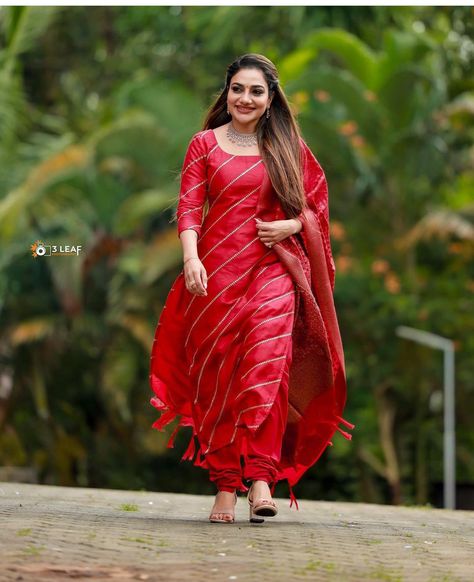 Churidar Designs Party Wear, Model Churidar Designs, Red Churidar Designs, New Model Churidar Designs, Rimi Tomy, Red Churidar, Different Emojis, Daily Wear Dress, Kurtis Designs