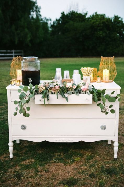 Coffee Reception, Coffee Bar Wedding, Wedding Coffee, Coffee Bar Design, Edible Wedding Favors, Coffee Wedding, Bar Wedding, Wedding Cake Flavors, Home Coffee Bar