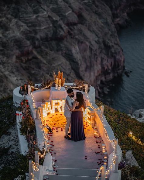 𝙎𝙖𝙣𝙩𝙤𝙧𝙞𝙣𝙞 𝙋𝙧𝙤𝙥𝙤𝙨𝙖𝙡 💍 on Instagram: "Us ❤️ 
.
📸 @geraldhazizi 
@santoriniproposal_" Santorini, Greece, Wedding Planning, How To Plan, Instagram