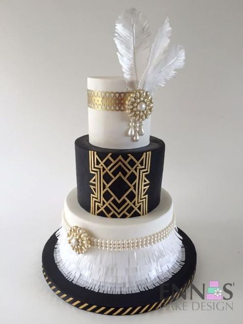 Beautiful Great Gatsby inspired cake. This would be perfect for a 1920s themed birthday party! Great Gatsby Cake, Gatsby Cake, Art Deco Wedding Cake, Black And White Cake, Gatsby Birthday Party, Art Deco Cake, Great Gatsby Theme, Great Gatsby Wedding, 21 Birthday