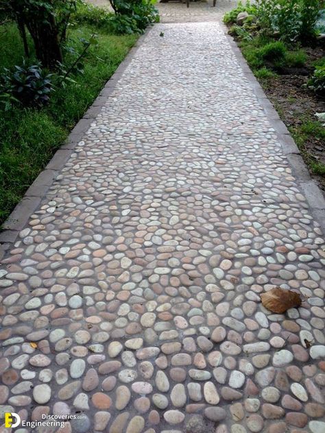 28+ Very Creative And Inspiring Garden Stone Pathway Ideas - Engineering Discoveries Pebble Pathway Ideas, Low Maintenance Backyard, Cobblestone Path, Sloped Backyard Landscaping, Large Backyard Landscaping, Pebble Garden, Backyard Walkway, Walkway Landscaping, Pathway Landscaping