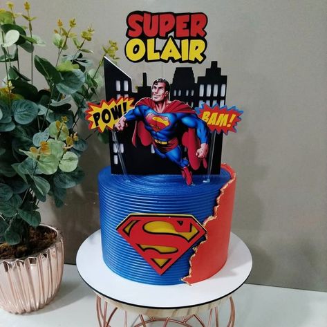 Superman Cake Ideas, Superman Topper, Superman Birthday Party Cake, Bolo Do Superman, Boys Birthday Cakes Easy, Superman Birthday Cake, Cakes For Teenagers, Flash Cake, Superhero Birthday Party Decorations