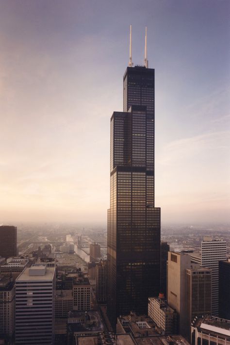 Sears Tower Chicago, Willis Tower Chicago, Chicago Aesthetic, Petronas Towers, Sears Tower, Art Through The Ages, Architecture Images, Apartment Architecture, Chicago Architecture