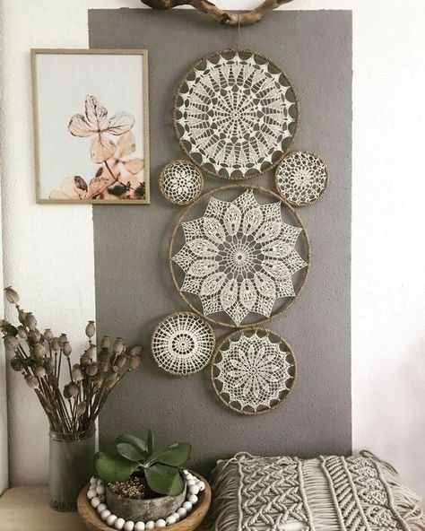 Doily Art, Simpul Makrame, Crochet Wall Art, Doilies Crafts, Diy Boho Decor, Crochet Mandala Pattern, Crochet Wall Hangings, Deco Boheme, Crochet Home Decor