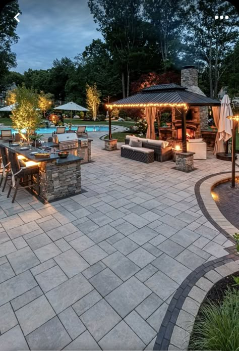 The Perfect Backyard, Large Backyard Hardscape Ideas, Rich House Backyard, Large Property Layout, Dream Life Aesthetic Family House, Pretty Backyards With Pool, Luxury Garden Mansions Backyards, Big Houses Backyard, Mansion Pool Backyards